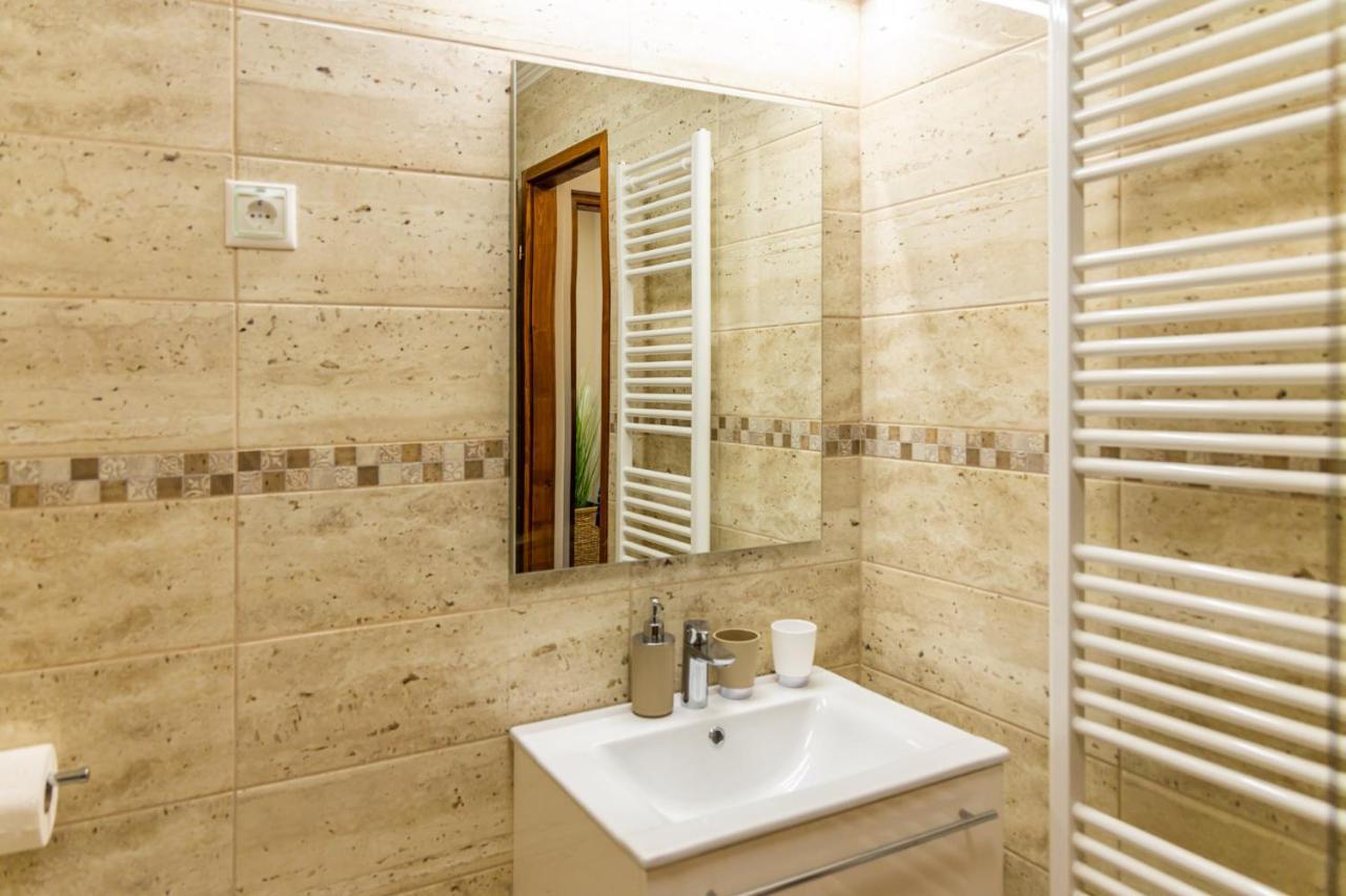 Oereghegyi Bika Panzio Bed and Breakfast Székesfehérvár Eksteriør billede